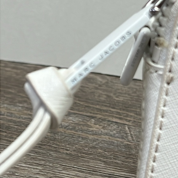 SOLD IN STORE Marc Jacobs White “The Snapshot” Camera Crossbody Bag - Picture 3 of 9